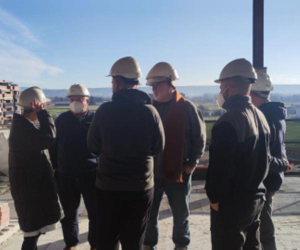 El miércoles 25 de enero, en nuestra Casa Familiar de Huesca tuvo lugar el primer encuentro de zona para los superiores y direcciones de las Casas Familiares y las coordinaciones de la Fundacion, con los hermanos del Gobierno General.  En un ambiente distendido y fraterno, fueron presentadas las líneas generales de cada Área del Gobierno General, y cada Casa Familiar, Centros y Proyectos de Fundación de la zona, dieron a conocer su trabajo, dificultades, oportunidades y retos.  Un día para reforzar el senti