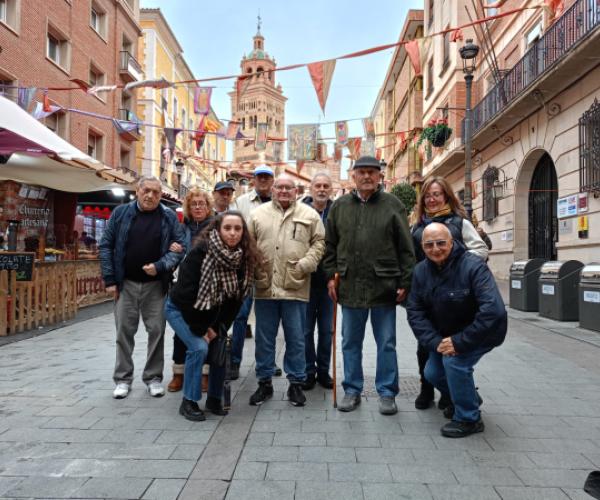 Salida de los residentes más autónomos a Teruel para visitar la fiesta de “Los Medievales”.  Plaza de la catedral (Teruel)